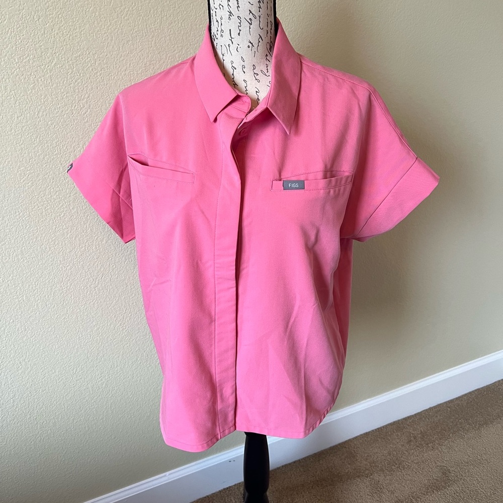 Figs peachy coral collared button down scrub top, size medium.